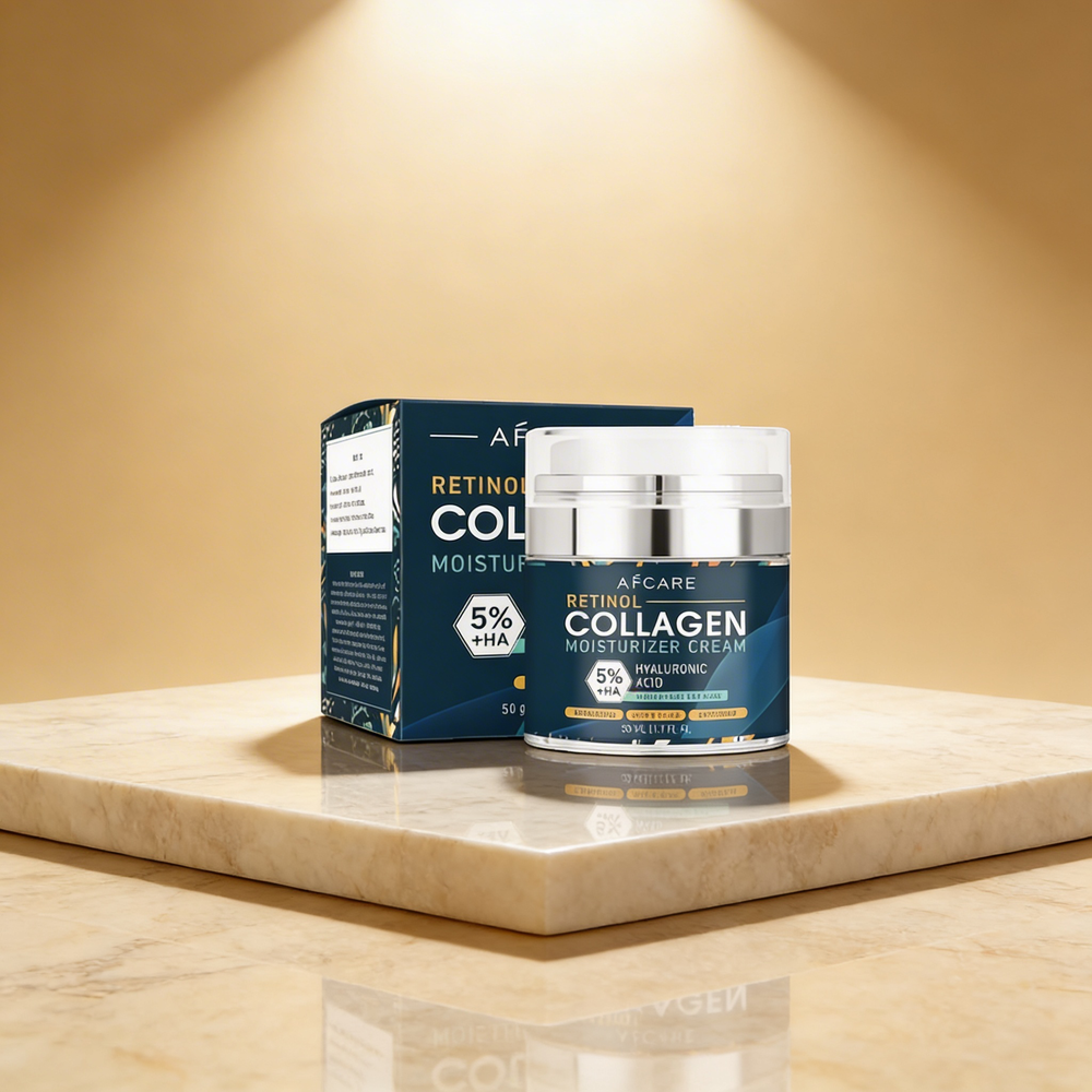 Soin anti-âge intensif nuit, pot crème collagen et son emballage bleu posé sur une surface beige, éclairage doux.